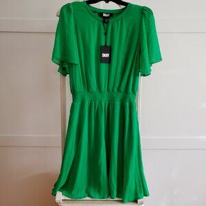 BNWT DKNY Chiffon Style Midi Fit & Flare lined (12) brillant  vivid green